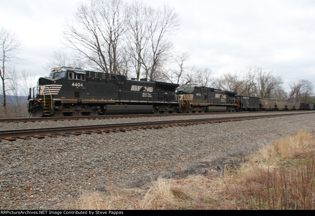 NS 4404 and 9679 with train 651, coal empties, heading west